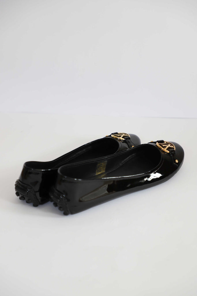 Louis Vuitton Flats Black Patent leather ref.52975 - Joli Closet